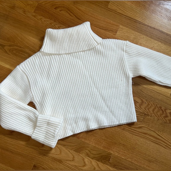 Altar’d State cuffed sleeve turtleneck. Size S - Picture 1 of 3